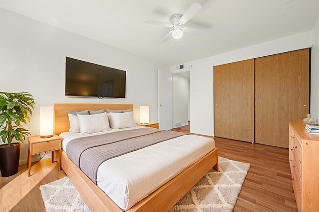 Photo - COURTYARD GARDENS APARTMENTS