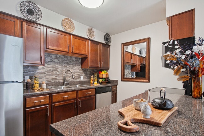 Building Photo - Emerald Pointe Rental