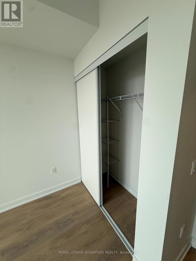 Photo - 1 Fairview Rd E Unité 503