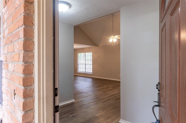 Photo - 76 Hickory Oak Dr