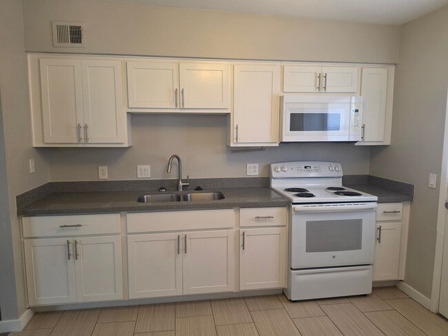 Photo - YEA01A Unit 1203 W University Dr