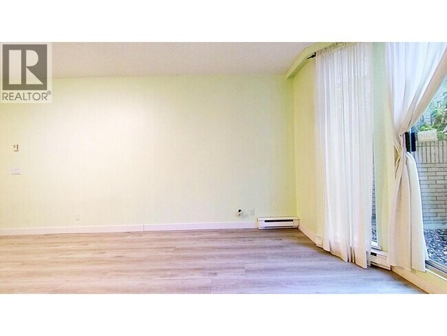 Photo - 2668 Ash St Unit 204