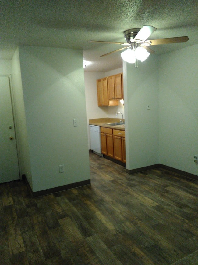 DINING ROOM - Chelan Apartments