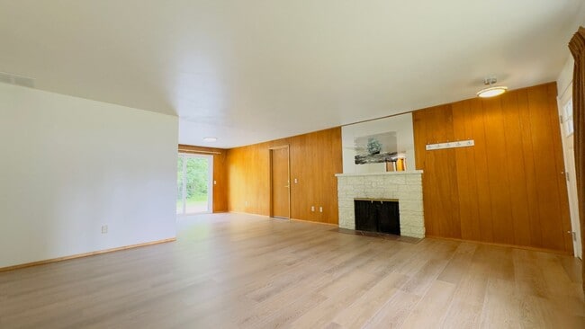 Photo - Air Conditioned 3 Bedroom Fully Fenced Yard in the Heart of Lacey - Available Now.