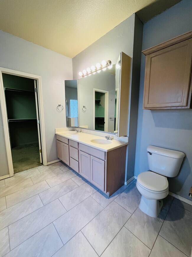 Photo - 1718 Windhill Ave