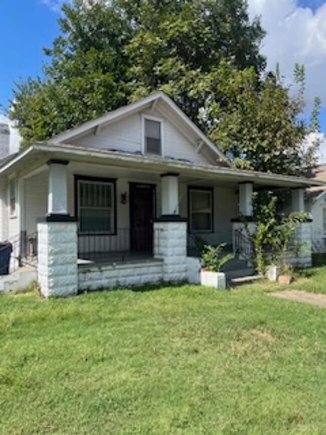 Building Photo - Nice Large Two Bed/One Bath Home/Detached ...