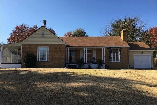 Building Photo - 1605 Cherokee Pl