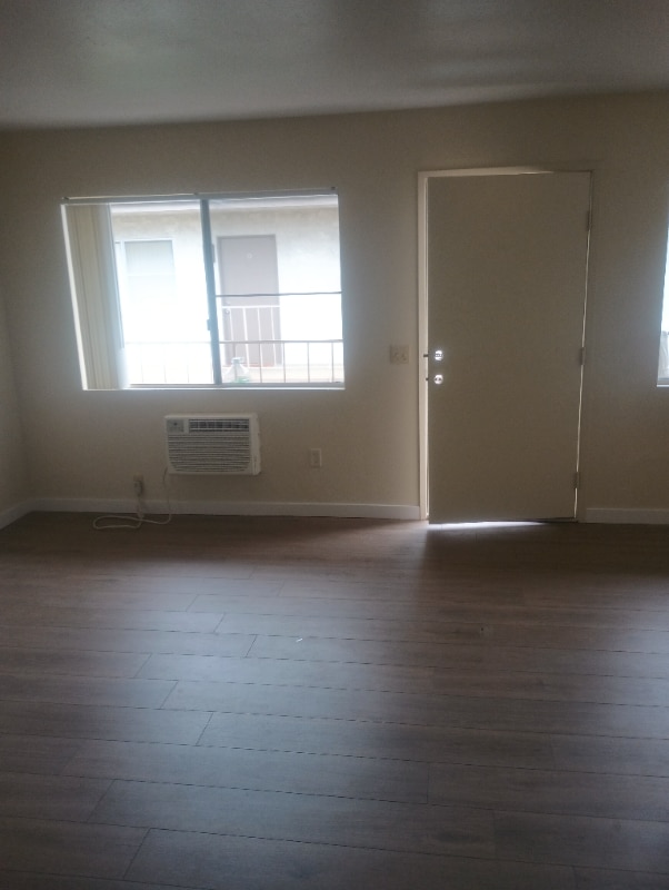 Photo - 9415 California Ave Unidad 10