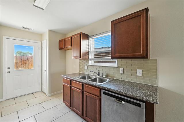 Photo - 721 E College St