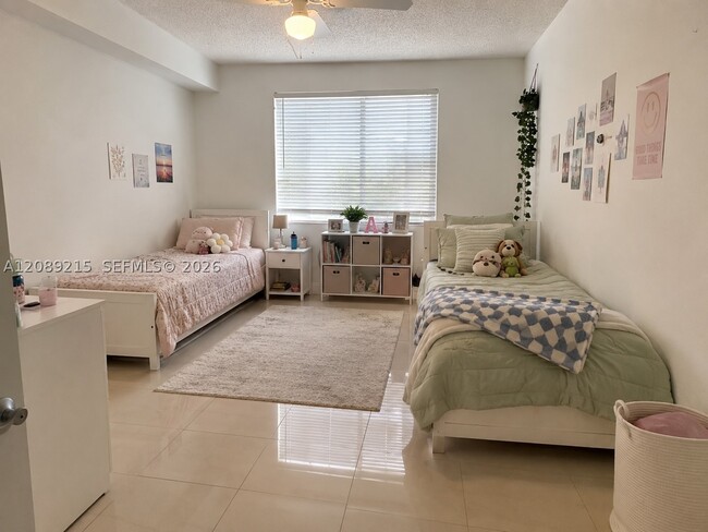 8030 N Nob Hill Rd Unit 105