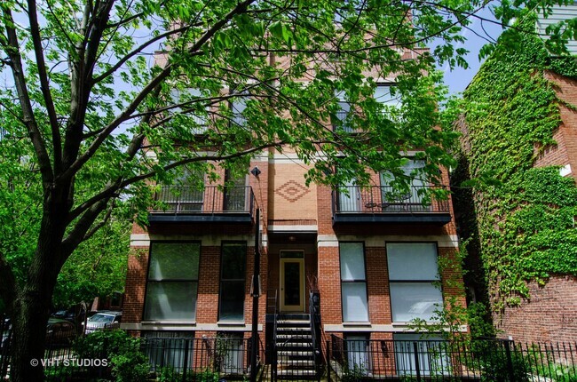 Building Photo - 900 N Wood St Unit 2S Rental
