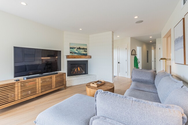 Photo - 1236 Del Monte Blvd