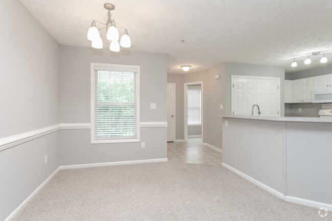 1BR, 1.5BA - 834SF- Dining Area