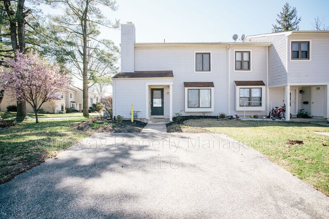 Building Photo - 207 Empress Ct