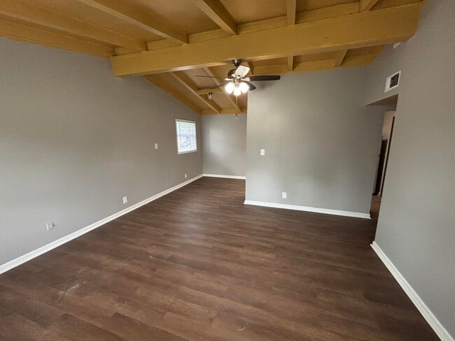 Photo - 214 Rugby Rd