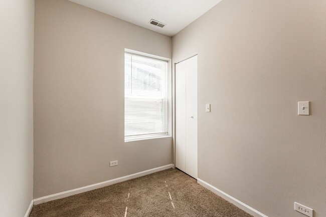 Photo - 6421 N Greenview Ave Condo Unit 1E