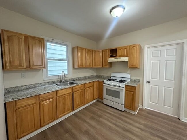 Photo - 532 Livingston St Unit Apt 1