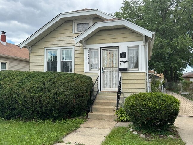 Building Photo - Cozy 2BR, 1BA Single Family Home 2CG