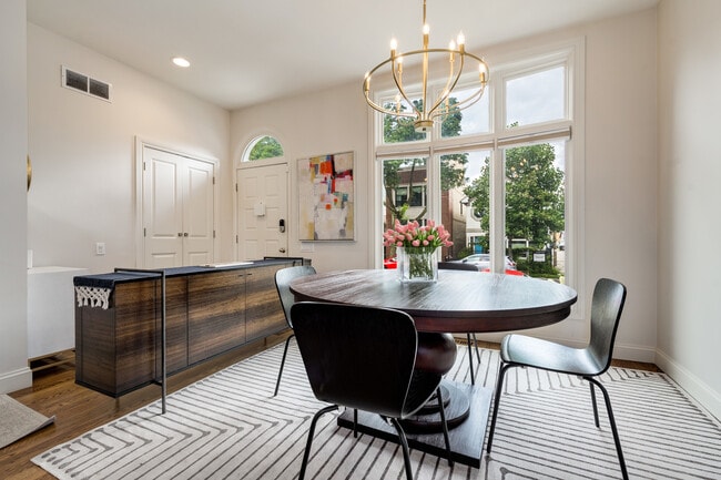 Photo - 1715 W Wabansia Ave