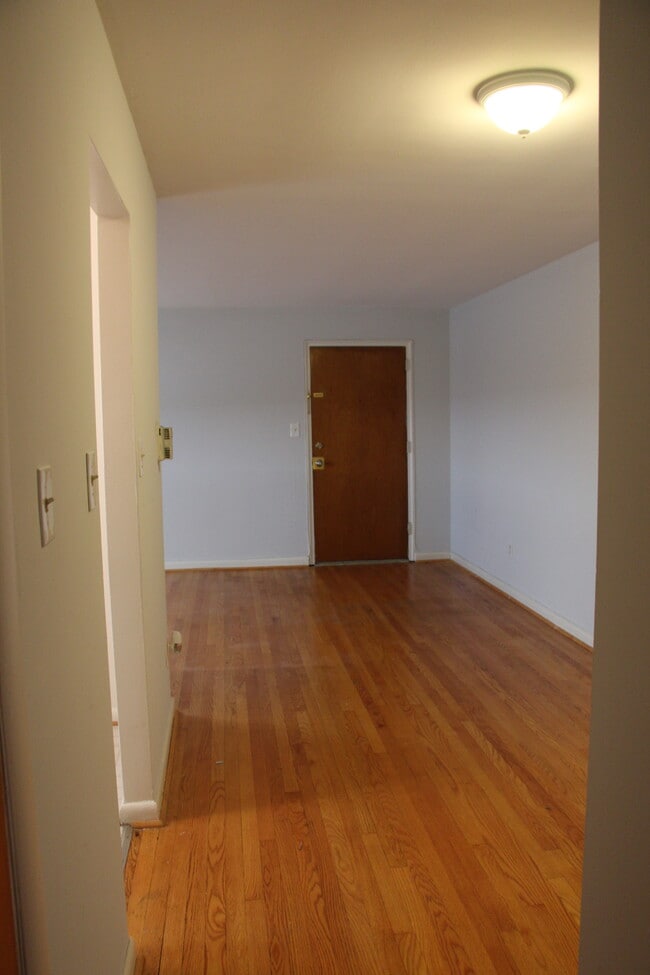 Photo - Ballston Garden Apartments