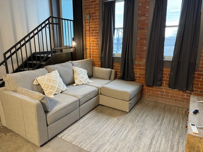 Building Photo - 2019 Montana Ave Unit #3