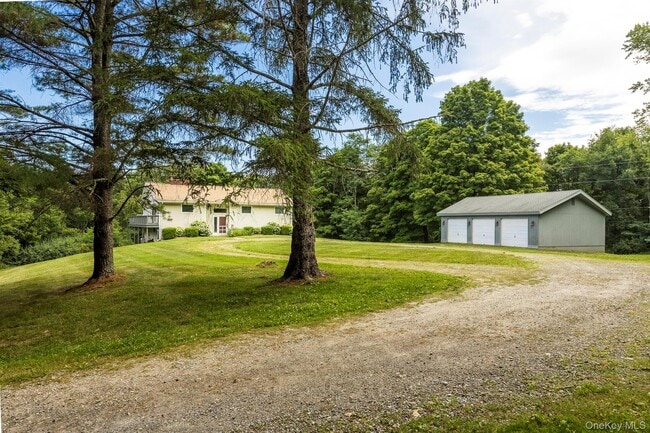 Building Photo - 860 Hunns Lake Rd