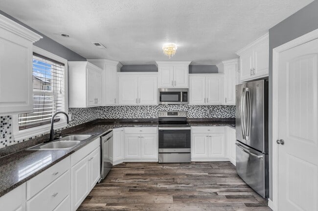 Photo - 3 Bed Home with Open Layout & High Ceilings