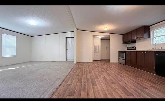 Photo - 1430 W Howard Ln