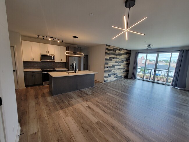 Photo - 302 W Liberty Dr