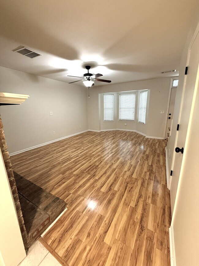 Photo - 250 Sanders Ferry Rd