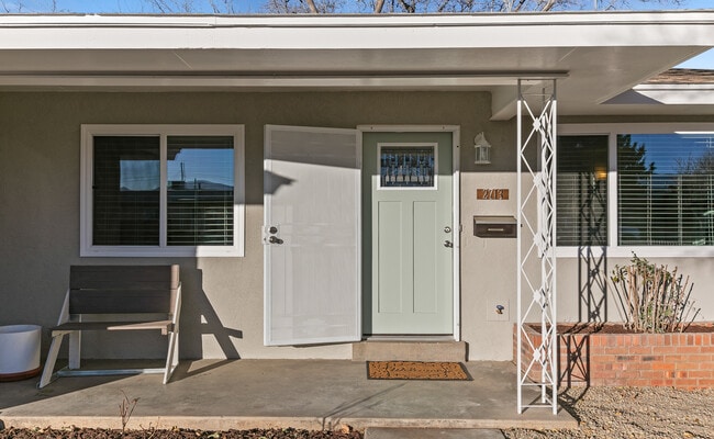 Photo - 2713 Mesilla St NE