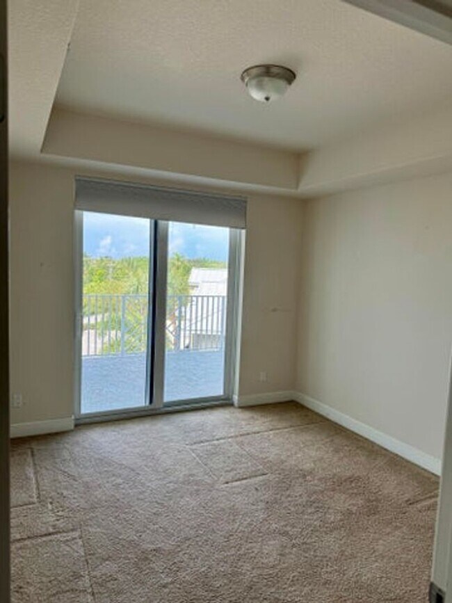 Photo - 341 Bay Colony Dr N