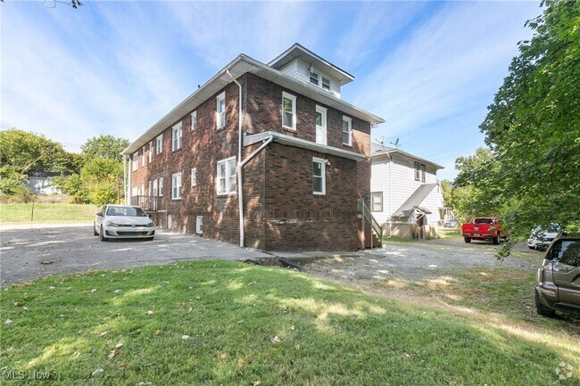 Building Photo - 633 Brown St Unit 1 Rental