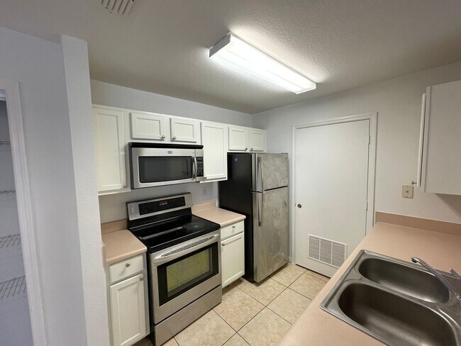 Photo - ANNUAL RENTAL - VANDERBILT PLACE-CAMDEN COVE 2 BED 2 BATH Unidad 2105