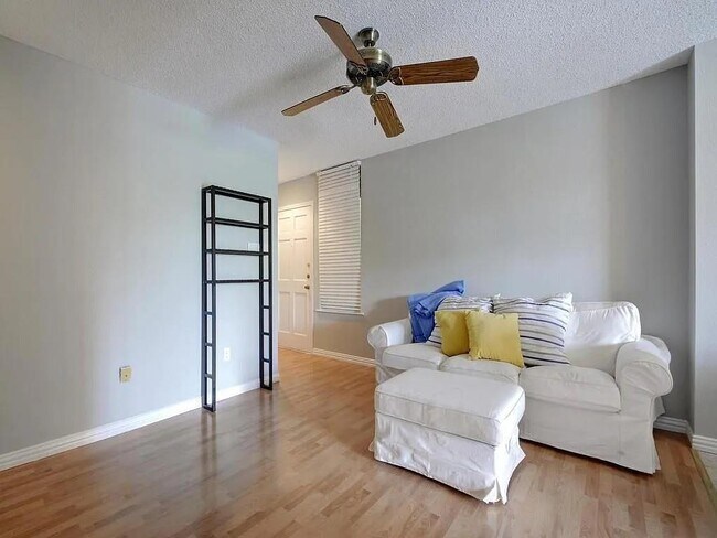 Photo - 2409 Leon St Unit 207