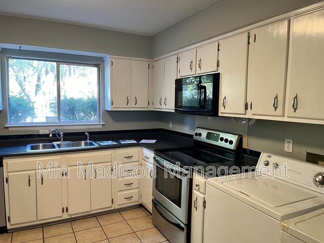 Photo - 527 Tibet Ave