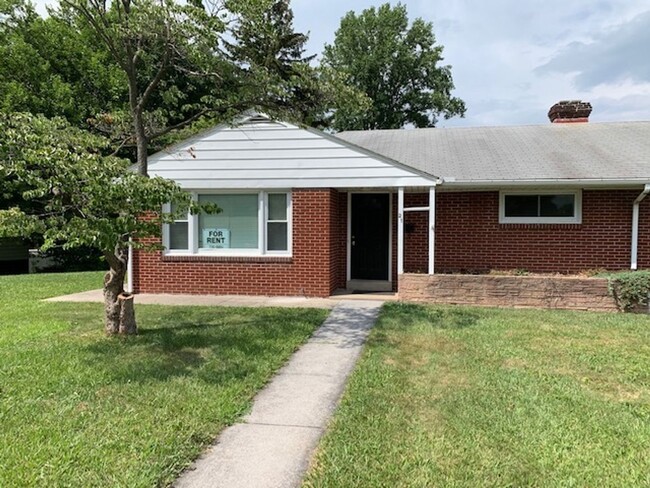 Adorable Single Family Home in Middletown - Adorable Single Family Home in Middletown