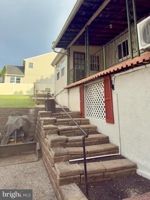 Photo - 422 W 6th Ave