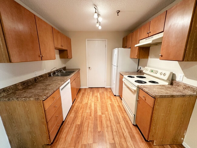 Photo - 1360 Brook St Unit L