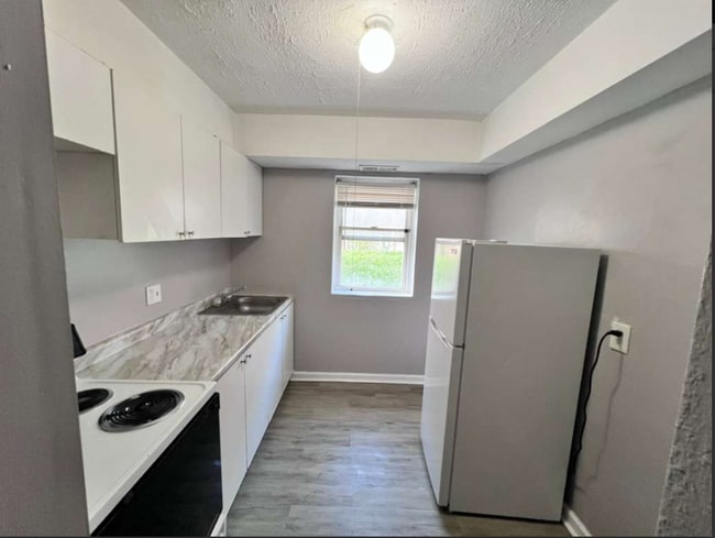 Building Photo - 13965 Superior Rd Unit 102