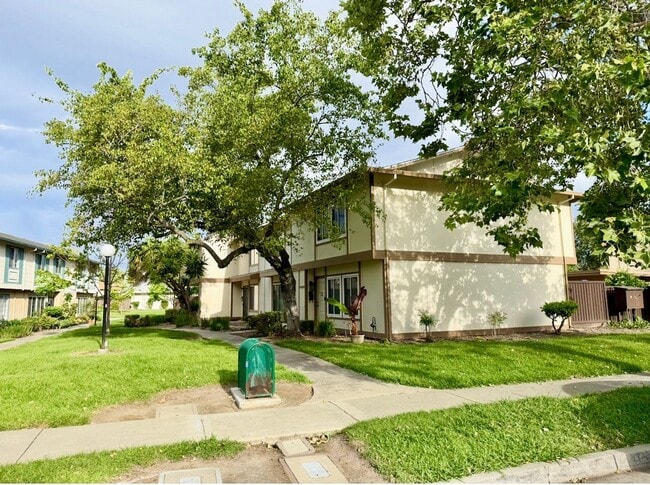 Photo - $2,890 / 2 BR - FULLY REMODELED TOWNHOME IN HAYWARD