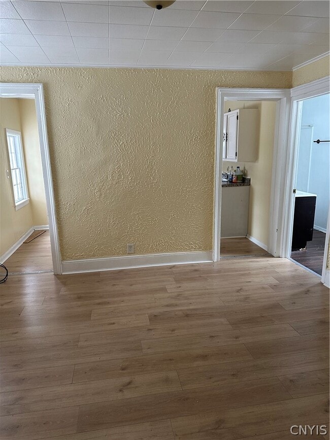 Photo - 705 N James St