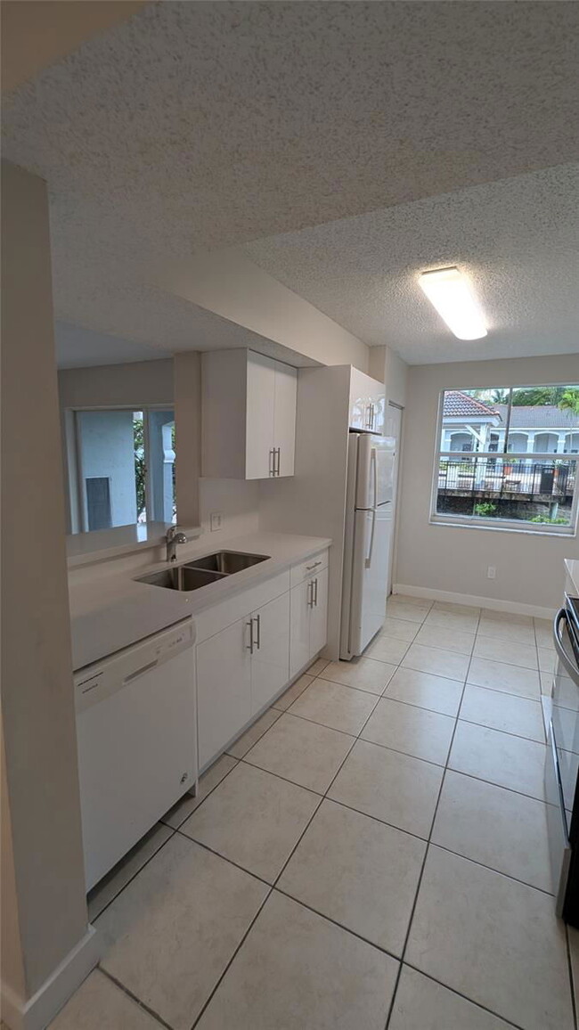 Photo - 9640 NW 2nd St Unidad 5102