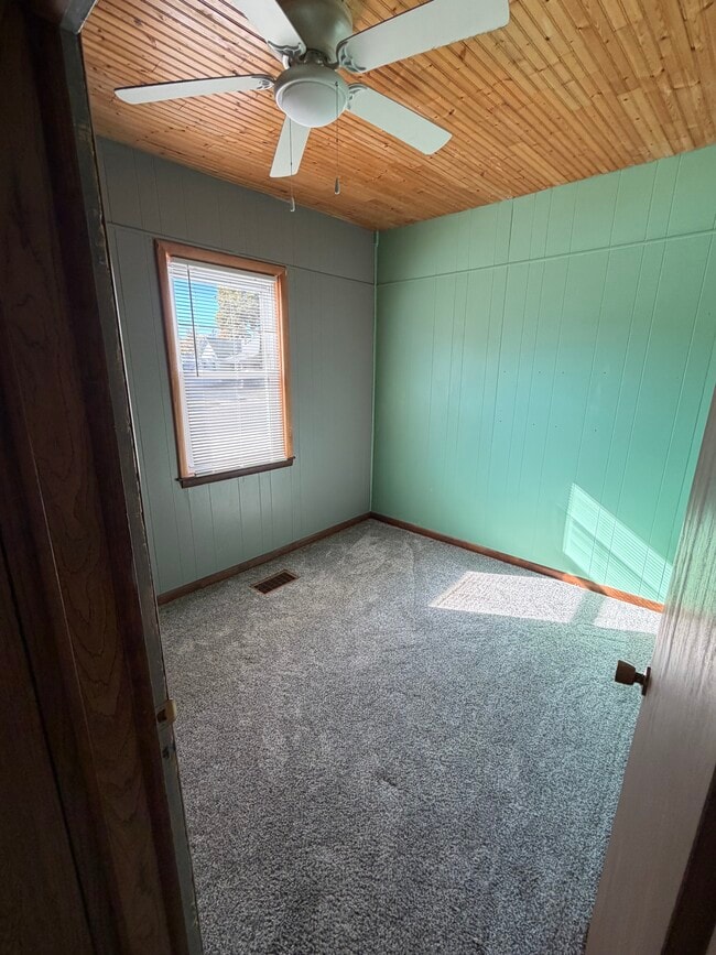 dormitorio 2 - 2400 Dewitt Ave