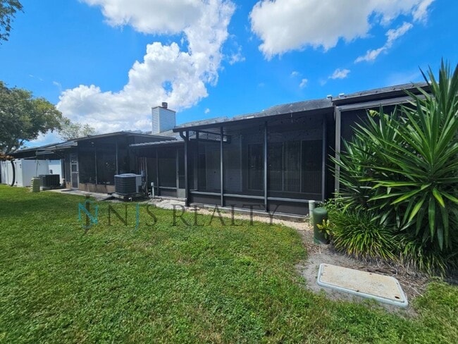 Photo - 2/2 Townhome with HUGE Living Room, Commun...