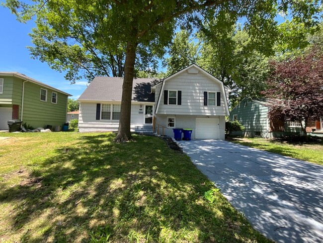 4 bedrooms 2 bedroom fenced in yard - 4 bedrooms 2 bedroom fenced in yard Casa