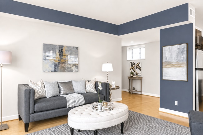 Stunning 2BR/2Bath unit - 5631 Pershing Ave Unit 3rd Floor