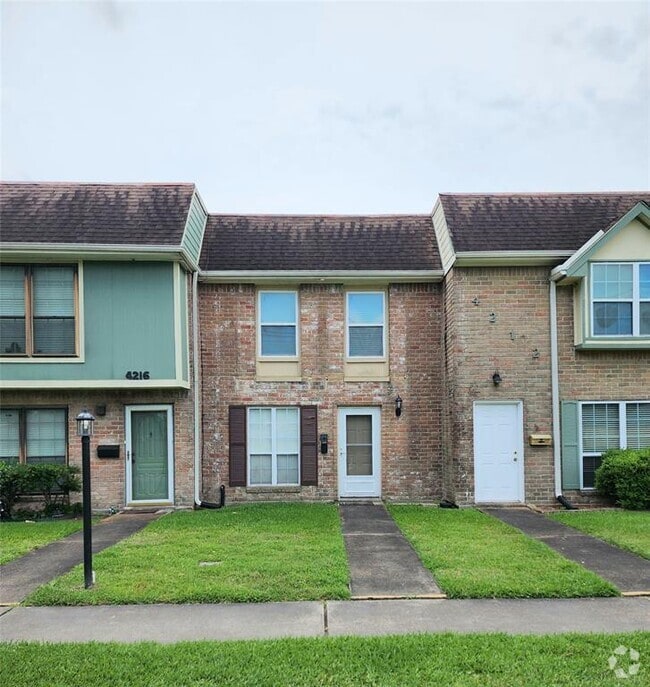 Building Photo - 4214 Wyatt St Rental