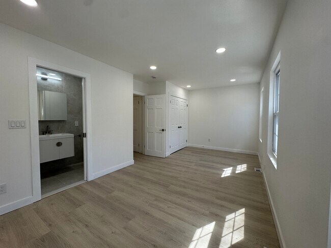 Photo - 222 Christopher Columbus Dr