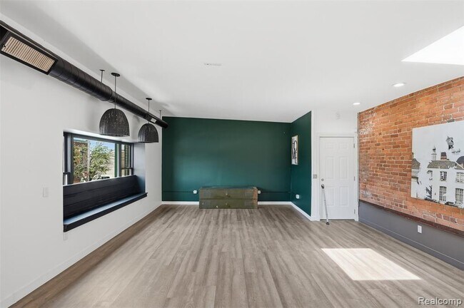 Photo - 436 E Milwaukee Ave